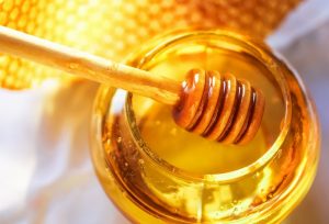وصفة العسل لتنعيم الشعر